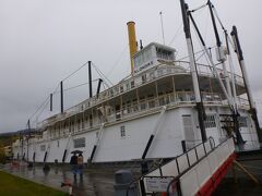 クロンダイク号。冷たい雨が降っていました。