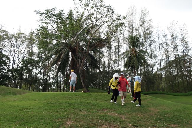 シルバー参加者が多いい。<br />タイ在住者が多いい。<br /><br />ゴルフ好きの集まりで、まじめにプレー。<br />だが、本日プレーは合計スコアー形式なので、同伴者大たたき組は、<br />途中競技リタィーヤーした。