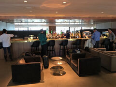 【 The Pier, Business (CX Lounge) / HKIA 】

乗継時間を利用して，「ザ・ピア」ビジネスクラスラウンジへ。65番ゲート付近にあります。