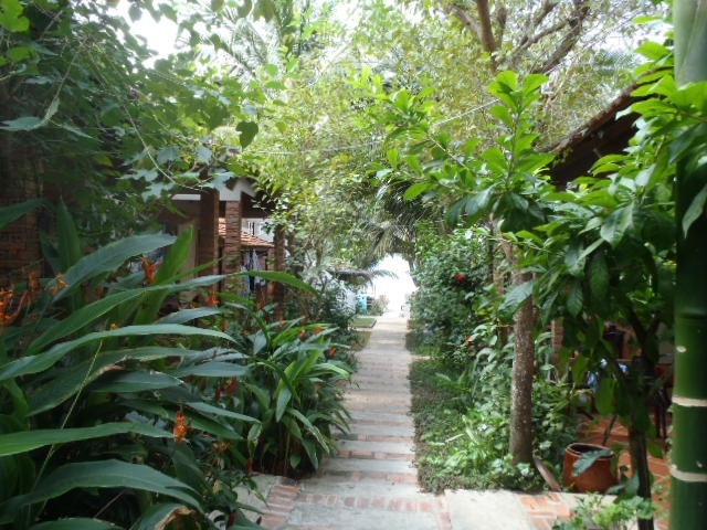 ビーチに通じている通路の中間に位置した、<br />バンガロータイプの部屋だ・・・