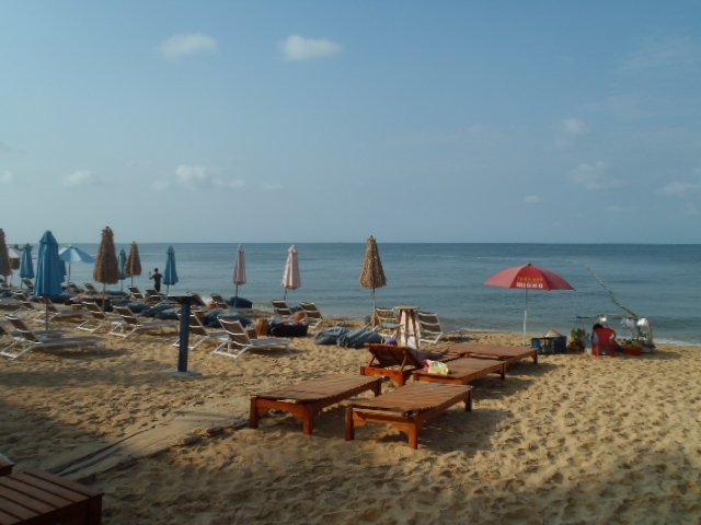 ビーチで過ごす以外の暑い時間帯は日課として、<br />涼しい部屋にこもり夕方のサンセットショータイム迄休憩する事に・・・