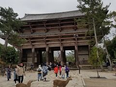 東大寺南大門。鎌倉時代に再建された国宝です