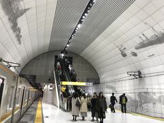 雰囲気ある元町中華街駅
今日は凄い乗降客数だった
やっと空いてきたので改札へ