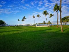 パールハーバー到着しました。行きはバス停が施設の中にあるので問題なしです。カバンは持って入れません。財布やスマホとかポケットに入るものとペットボトルの水は持って入れました。カバンは１個$5.０で預けます。