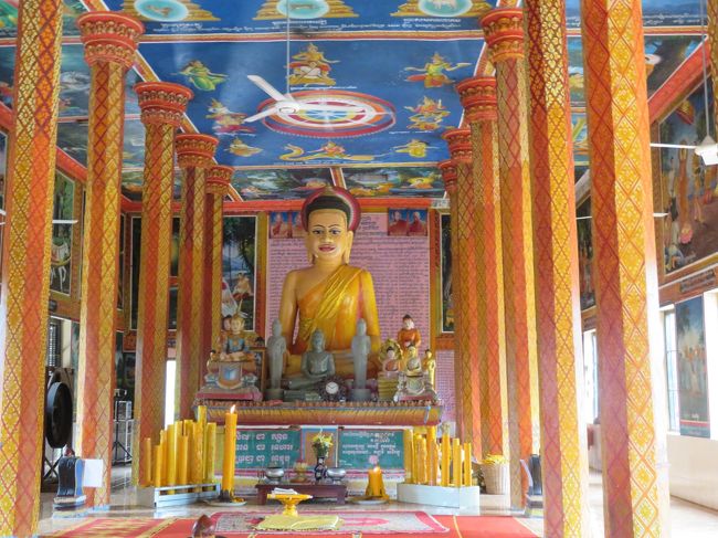 小さな遺跡だし修復してたのであまり見るところがなく寺院へ