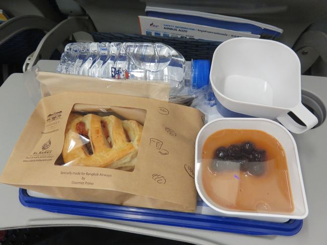 1時間ほどですが食事が出ました