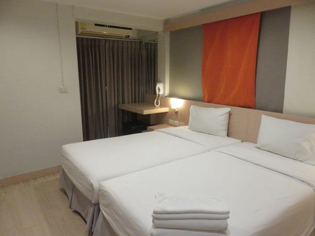 空港近くで一泊します