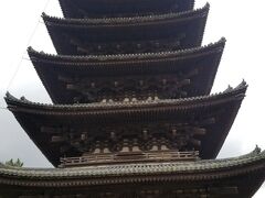 興福寺まで戻ってきました。五重塔。