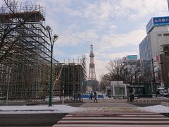 雪祭りの準備中。
全く、雪はないわけだが・・・・。