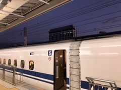 17：21　三島駅着

後ろに見えるのが6月30日開業の東急ホテル富士山三島です。