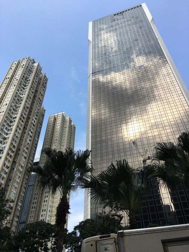 初日。香港は快晴そして街は平和。<br />今の方がホテル代は激安だし 店も適度に空いていて旅行には最適！！！！