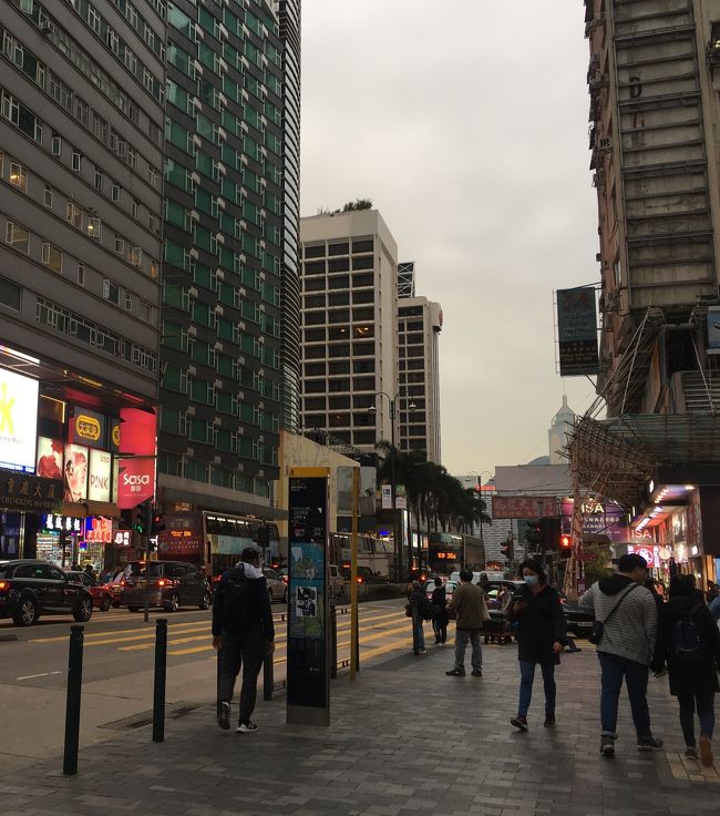 尖沙咀にも行ってみた。 観光客が激減。重慶大厦前の横断歩道がスカスカ！