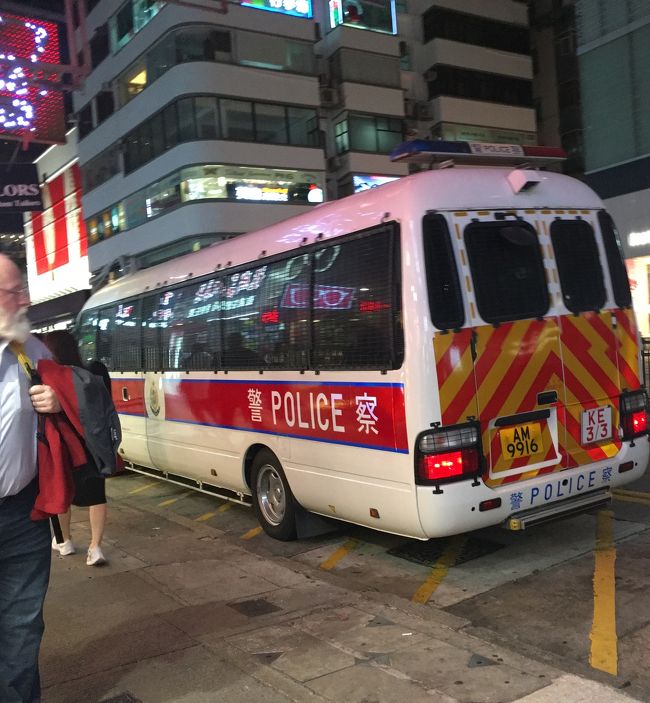 平日は平穏。。。<br />異様なのは連行用のバンが待機してる事。。