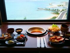 a.m.8:15
やっぱりこっちー♪
今日のお出汁は「醤油味噌」とのこと。

■朝食会場
＊３泊目：琉球 BBQ Blue（アネックス棟）
＊朝食時間：6:30～10:00 (最終入店 9:30)
ホテルHP：https://www.kafuu-okinawa.jp/restaurant/blue/