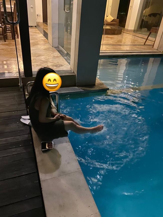 プラン内に入っていた出張マッサージ(60分)を部屋で受けた後、ヴィラのプライベートプールで足だけつけながらのんびりと夜を過ごしました<br />マッサージはすっごく気持ちよかった