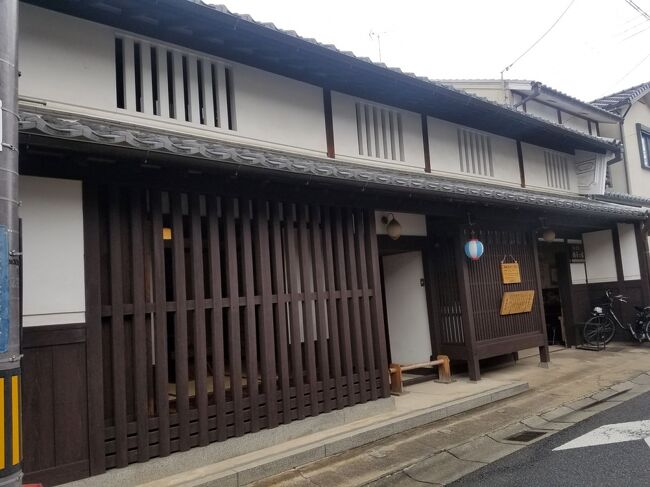 ならまち格子の家に入ります