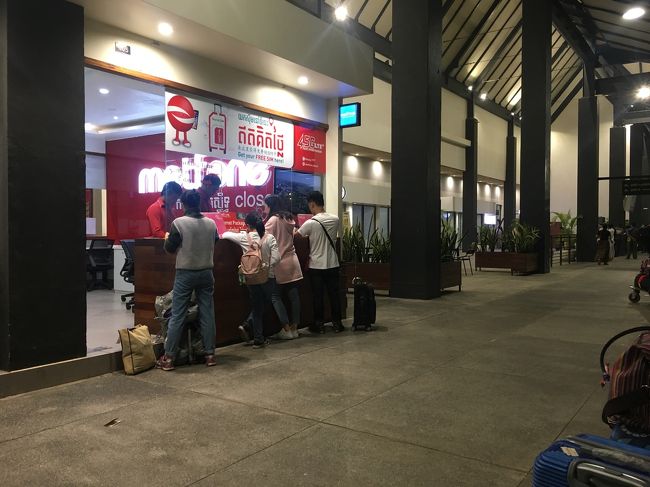 先ずはsimチェンジ。出口を出て右側。