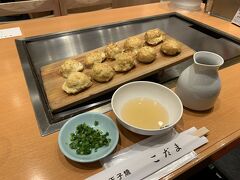 明石駅まで戻って、駅ビル「ピオレ明石」にある「こだま」さんで念願の明石焼きをいただきました。650円也。
午後３時だったせいか行列はなく、すんなり入れました。
明石焼きのふわトロ感、だし汁はまさに絶品!!!

最後までお付き合いいただきありがとうございました。