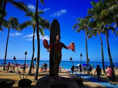 デュークカハナハモク像です。