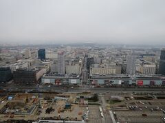 曇りでどんよりしているのが残念ですが、展望台からワルシャワ市内を眺められます。
