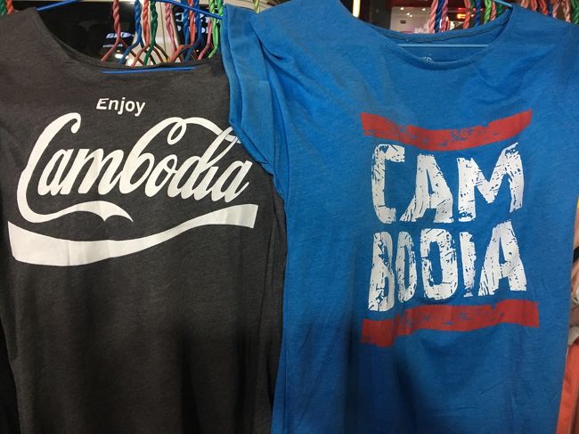 可愛いTシャツ屋見っけ！<br />どれにしようかチョー迷う！