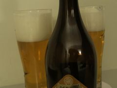 ホテルに戻って、部屋で買っておいたビールを飲む