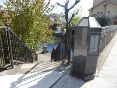 京橋は機能本位の橋ですが明治維新歴史的に見るとこの付近は鳥羽伏見口の戦いで薩長と幕府、維新の戦場となった場所されています。参考資料:現地に京都市が建てた駒札、下を流れているのが濠川て遠く大坂からの水運の起点となった伏見港(川の港です)がここに設けられていたなど歴史を考察することができました