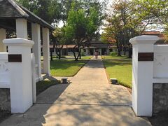 今回はアマンリゾーツのひとつ「アマンタカ」に泊まります。
ナイトマーケットまでは４００ｍ位、すぐ近くにはスーパーマーケットもあって便利な場所でした。