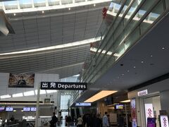 羽田空港からエールフランスでまずはCDGへ向かいます。
