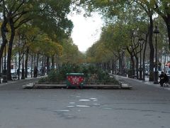 【Boulevard Richard-Lenoir】

バスティーユ広場から伸びる通りのひとつ。
曜日によってはマルシェ（市場）がたつそう。