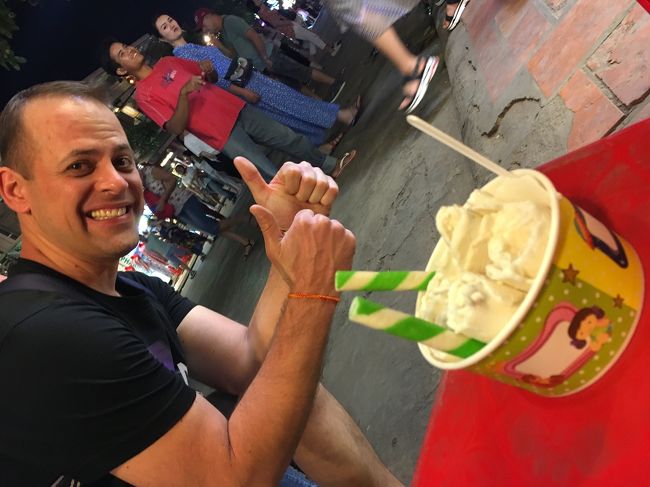 いただきまーーす！！！<br />濃厚なミルク感。ハーゲンダッツな感じ。<br />