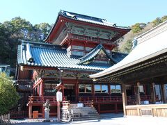 静岡浅間神社、広い境内があり、多くの境内社が鎮座している。
現在、楼門を中心に工事が行われていた。
境内の社務所で境内社を含め複数の御朱印がいただける。