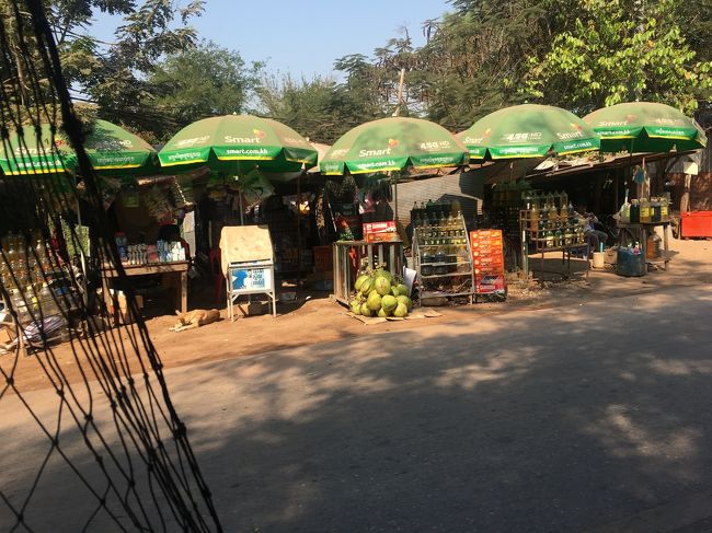 道路沿いの露店