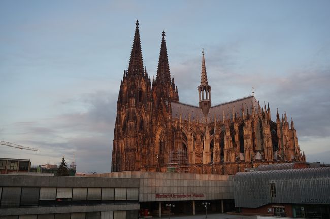 8：40、朝焼けに染まる大聖堂、いいねぇ～！