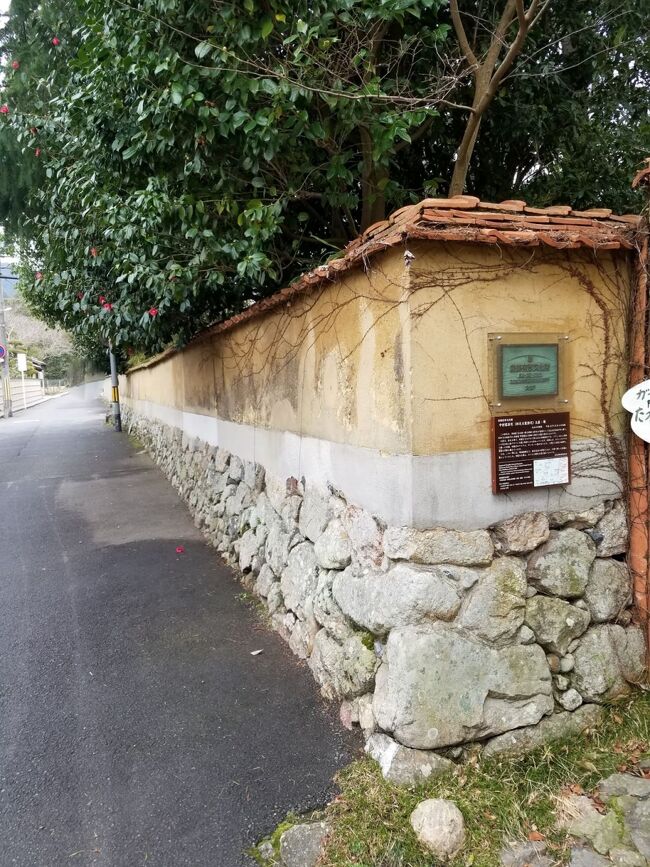 中村家住宅(旧足立家住宅)塀。登録有形文化財です