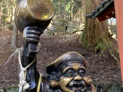 二荒山神社の入り口には恵比須様がいます。