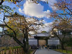 金沢城公園
兼六園のすぐ隣です。