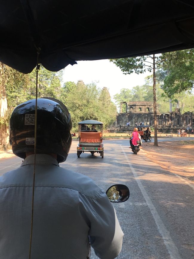 カンボジア3日目。<br />今日もタンさんの運転で遺跡へGOー