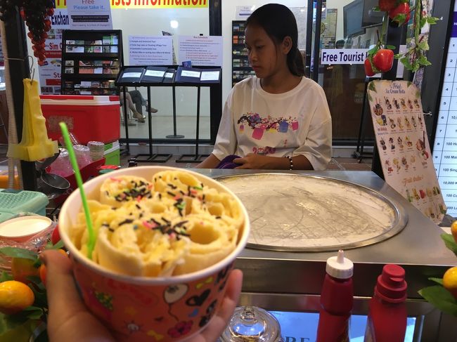 違う店ではパイン＆マンゴー<br />パインとマンゴーはアイスと一緒にクラッシュ