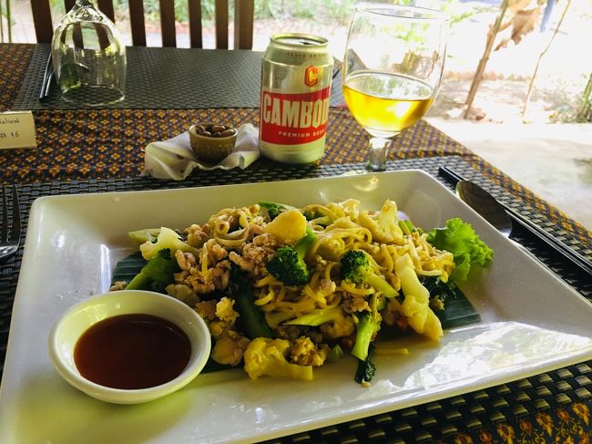 食べ終わってトゥクトゥクに戻ると<br />美味しかったやろ？？っと得意げなタンさん。