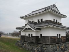 歌川広重の浮世絵「東海道五十三次」でも、海上の名城と謳われた桑名を表すためにこの櫓を象徴的に描いています。