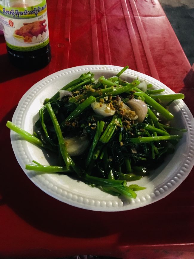 空芯菜炒め。<br />オイシイ？の質問に力強く「オイシイ！！」<br />お姉さん 嬉しそう！<br />