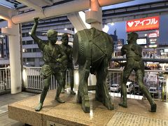 小倉駅前には祇園太鼓のモニュメントがあります。