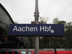 ほぼ定刻通りにアーヘン中央駅に到着。
写真撮った時には気が付かなかったが、改めて写真見て「f」の斜め下にある丸何かなと思って拡大してみたら、アーヘンのスケートボードクラブのロゴだった。