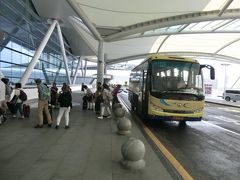12:16
広州南駅から1時間20分。
広州白雲国際空港に着きました。
