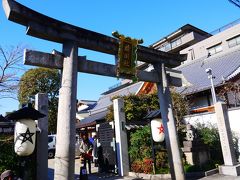 本日最初の観光名所は晴明神社です。
住宅地の中にあるやや小規模な神社だけど、
映画のヒットとか某アスリートの活躍とかいろいろあって大人気ですよね。
ここは京都の名所には珍しく（？）日本人率9割でした。
