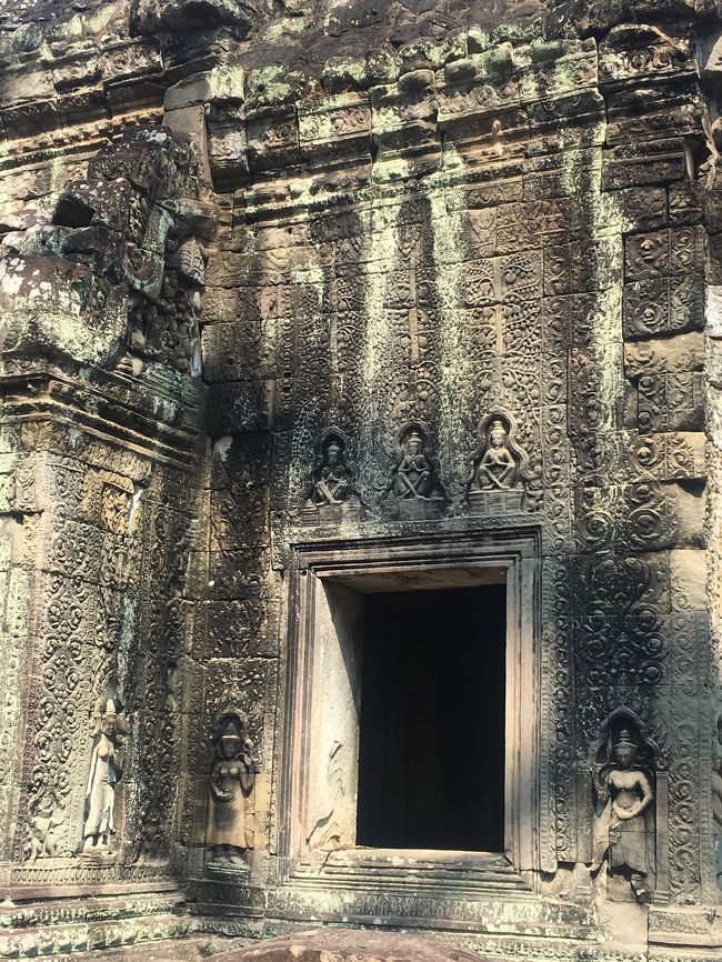 外壁のレリーフが綺麗だった