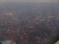 深圳宝安国際空港にランディング。

荷物もサクッと出てきて順調に入国できましたが、ATMもSIMカード売り場も見当たらず。体調も悪くなってきたので、とにかく地下鉄に乗ってしまおうかと、