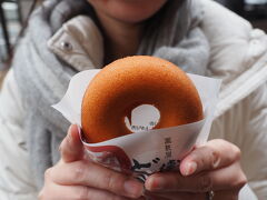中洲近くの博多蒸氣屋の焼きドーナツ。
ホットケーキのような生地で優しい甘さ。