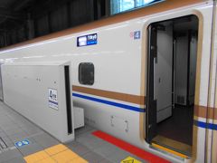 北陸新幹線で富山駅へ。
